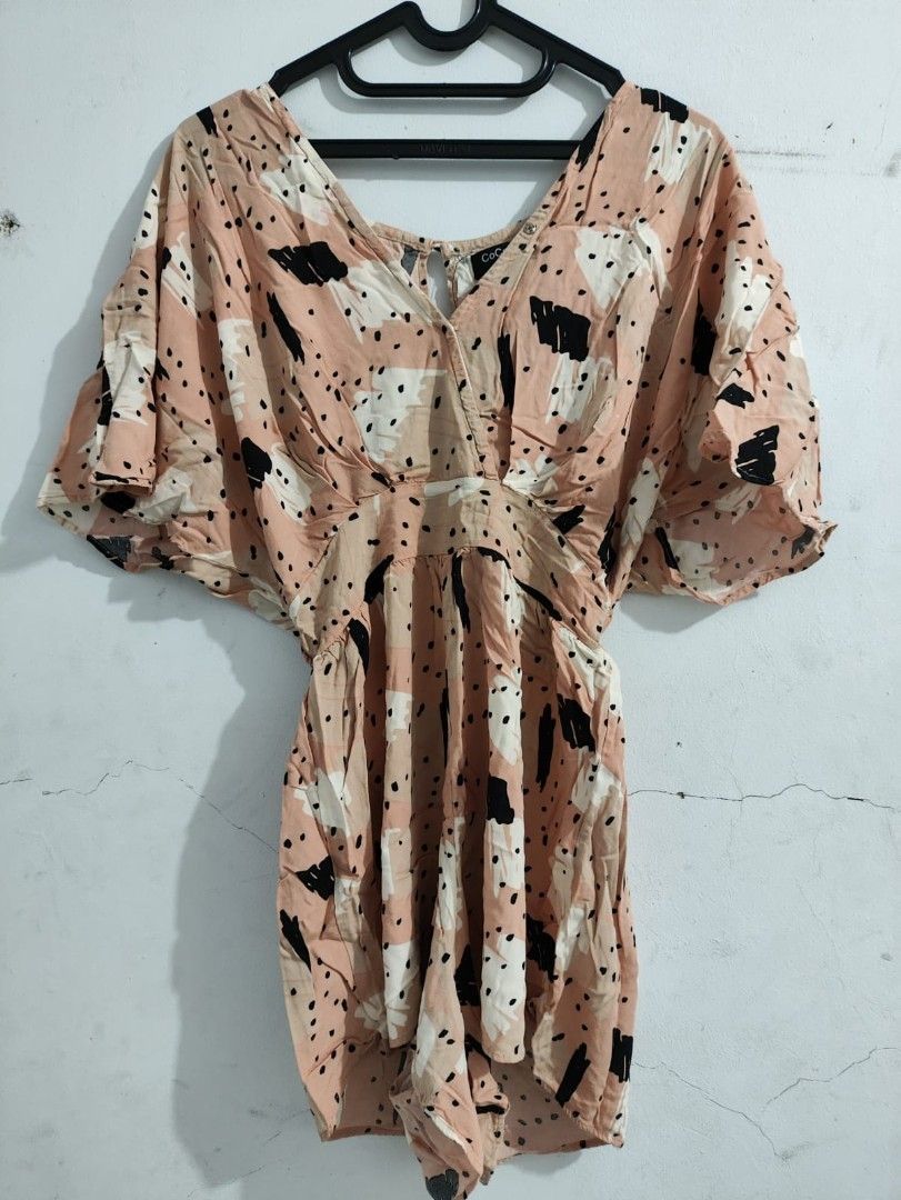 Jumpsuit dengan Motif Fit to L (Kategori: Gaun & Rok) berada di Jakarta Barat. Dikirim oleh turunharga12 (ID iklan 1449226921, Gambar 1). Deskripsi: .