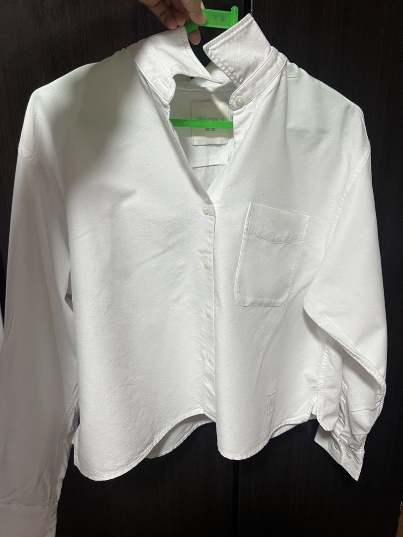 Jw anderson boxy shirt uniqlo (Category: Longsleeves) located in Davao. Submitted by declutter29731 (Listing ID 1449242563, Image 1). Description: Small.