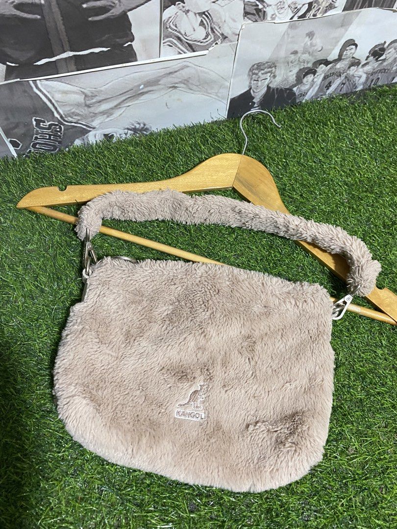 KANGOL AUTHENTIC KILI BAG LOGO EMBROIDERY (Category: Clutches) located in Polomolok. Submitted by SafeThrift (Listing ID 1449113485, Image 1). Description: KANGOL AUTHENTIC KILI BAG LOGO EMBROIDERY EXCELLENT NO ISSUES COMPLETE TAGS 9.5|10 COLOR RATE BIEGE 10x8”.