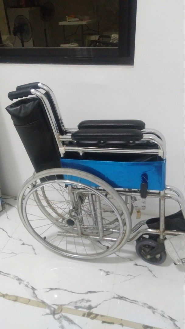 Kid's Wheelchair (Category: Wheelchairs) located in Quezon City. Submitted by declutter1990 (Listing ID 1449228430, Image 1). Description: this fits kids only issue: may rust, natatangal yung right footplate.