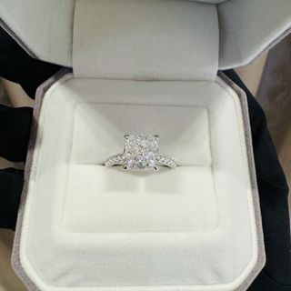 (Category: ) located in . Submitted by loveluxejewel.sg (Listing ID 1449216587, Image 1). Description: .