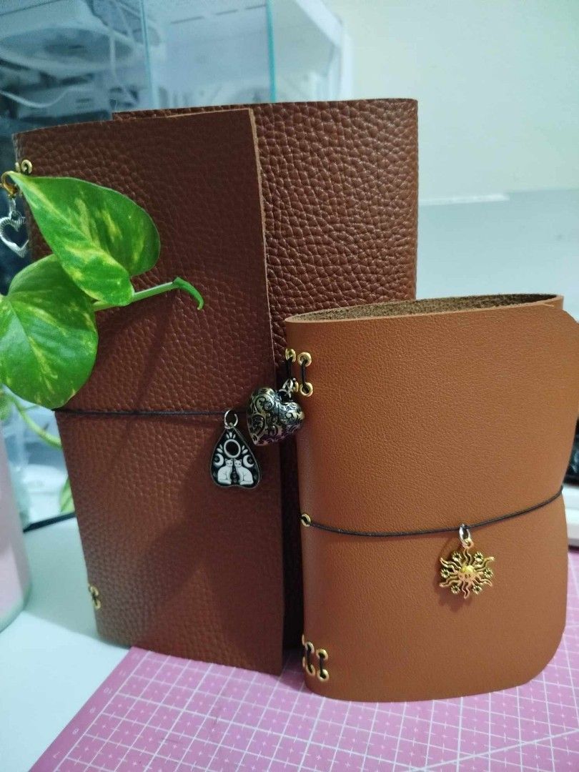 Leather Folio Set (Category: Stationery & School Supplies) located in Valenzuela. Submitted by tranquilliteahaven (Listing ID 1449260697, Image 3). Description: .