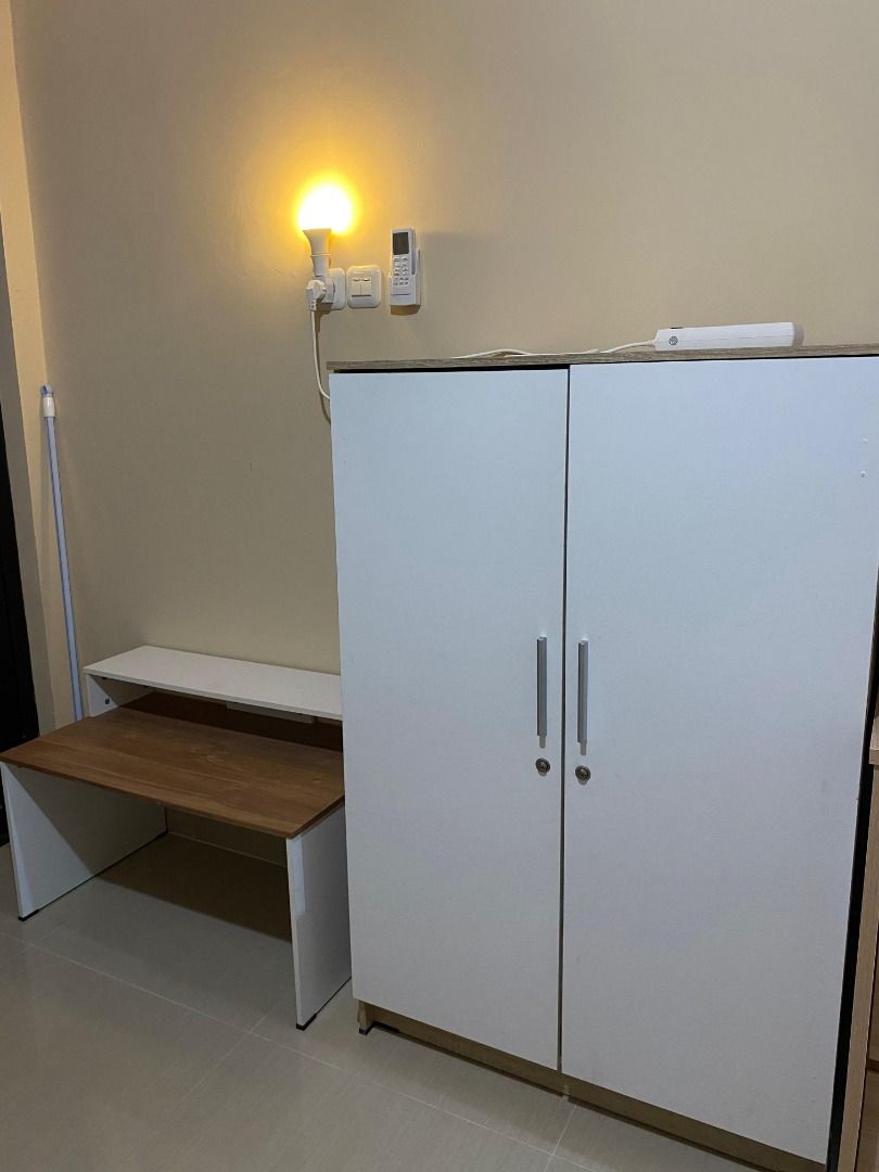 LEMARI DAN MEJA (Kategori: Perabotan Rumah) berada di Jakarta Barat. Dikirim oleh fatiwwwww (ID iklan 1449150005, Gambar 1). Deskripsi: Lemari dan Meja Penggunaan 3 bulan, masih mulus dan bagus .