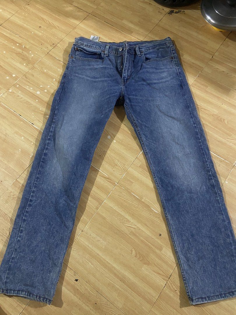 Levi's 502 Regular Taper Jeans W34 L32 (Category: Jeans) located in Don Carlos. Submitted by doubleethrifted (Listing ID 1449184284, Image 1). Description: - Brand: Levi's - Model: 502 Regular Taper Fit - Size: W34 L32 - Color: Classic Blue Wash - Special Feature: Water<Less (uses less water in production) - Fit: Regular Taper - Ideal for: Everyday wear.
