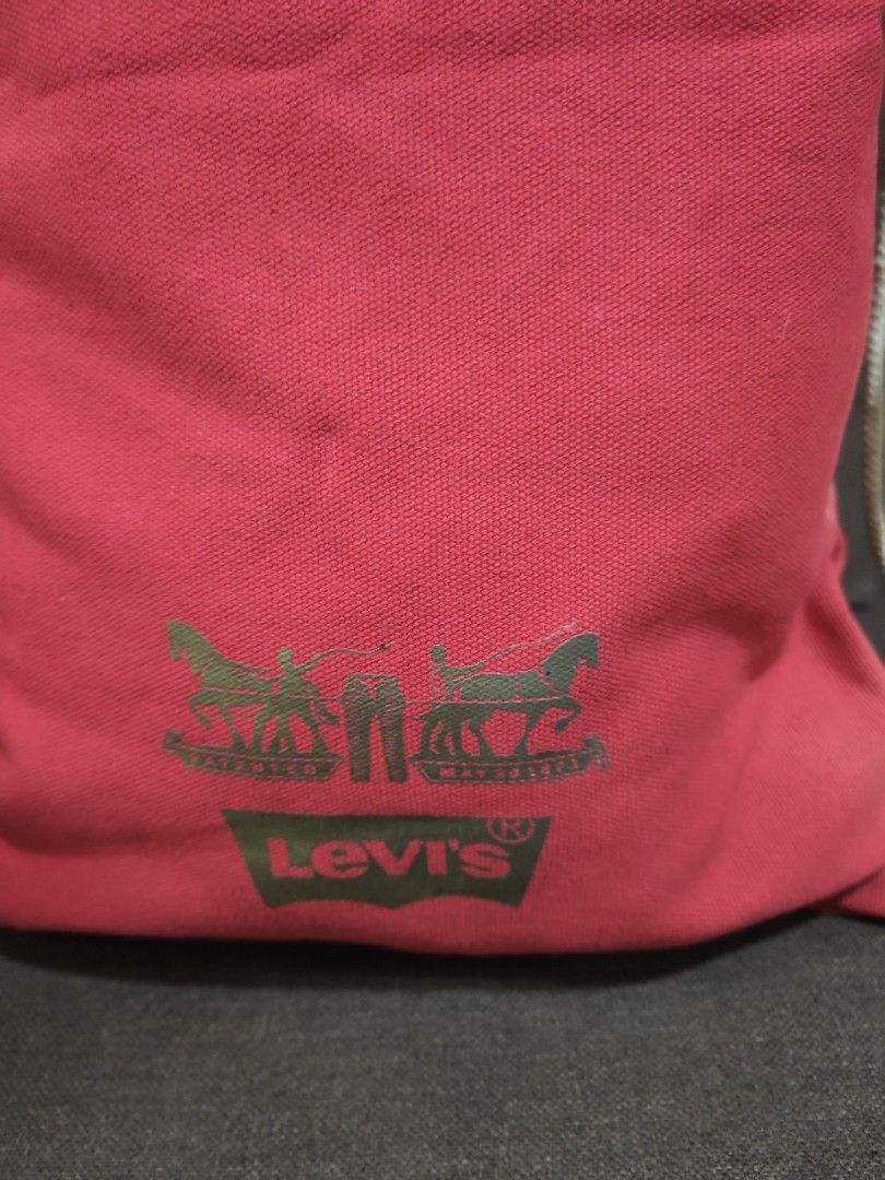 Levis canvass string backpack (Category: Backpacks) located in Pili. Submitted by zaneombao03491 (Listing ID 1449154658, Image 2). Description: .