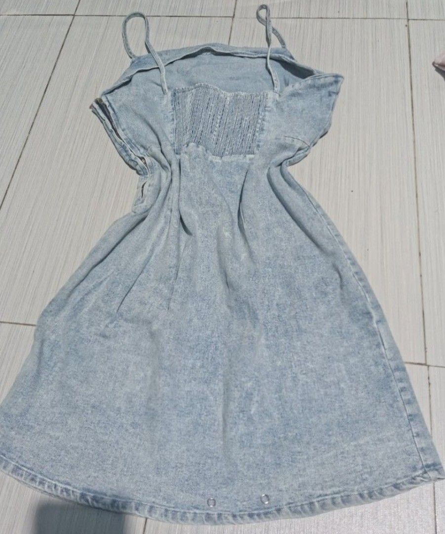Light Denim Dress (Category: Dresses) located in Manila. Submitted by justonemor27277 (Listing ID 1449264070, Image 2). Description: Signs of Use but no issues/flaws Ang Ganda Ng color nitoo, pwede n'yo ilayer/istyle or suotin as is. good for casual days when you want to feel cute and effortless..