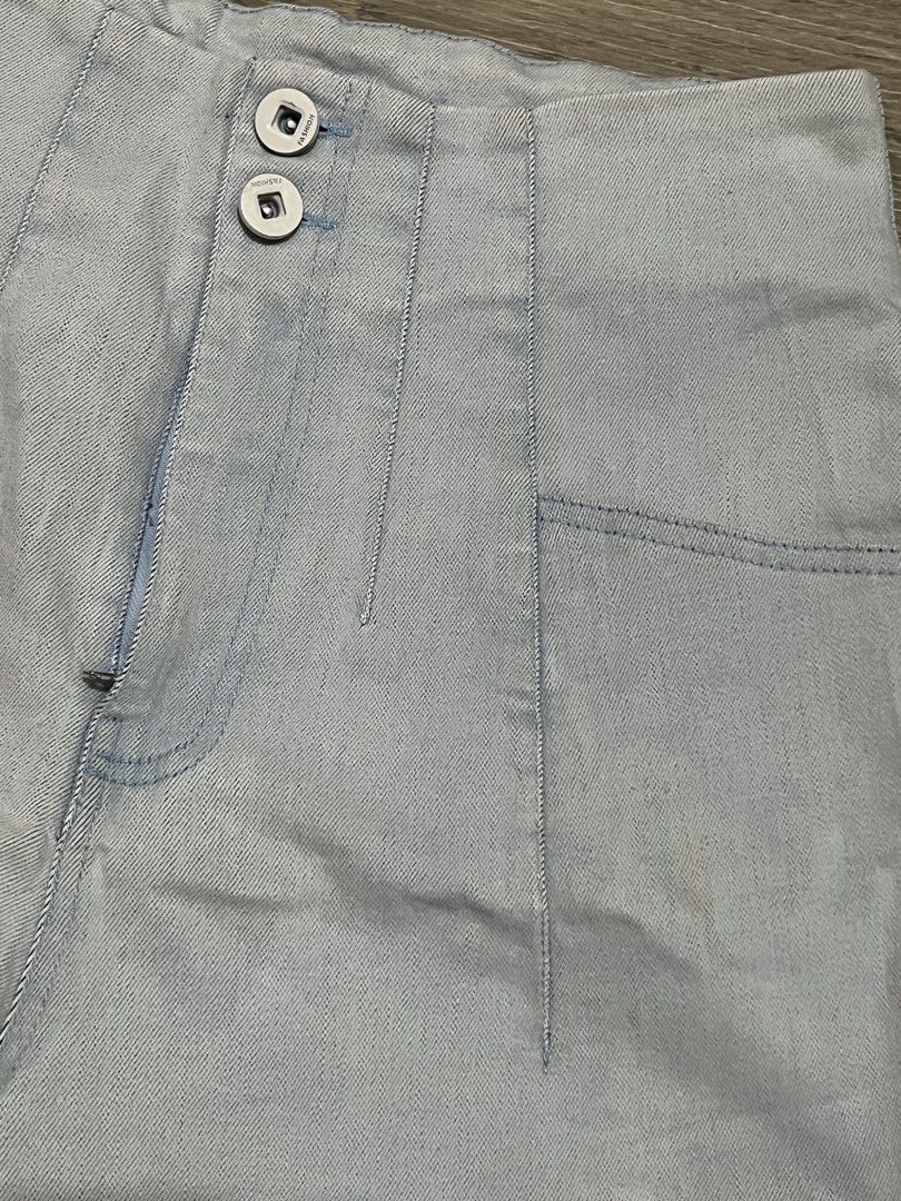 Light Wash High Waisted Denim Shorts (Category: Shorts) located in Mandaluyong City. Submitted by namislounge (Listing ID 1449263147, Image 3). Description: Selling to declutter! Fits size 27-28 - High-Waisted Light wash denim shorts - Double button closure + zipper - Functional two front pockets - Ideal for summer outfits - Very light stain on front (see last photo).