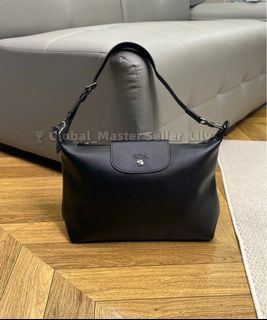 (Category: ) located in . Submitted by fashion.luxe (Listing ID 1449305009, Image 1). Description: .