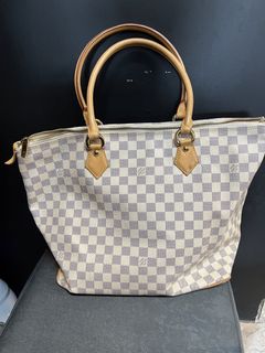 (Category: ) located in . Submitted by centric_luxe (Listing ID 1449148668, Image 1). Description: .