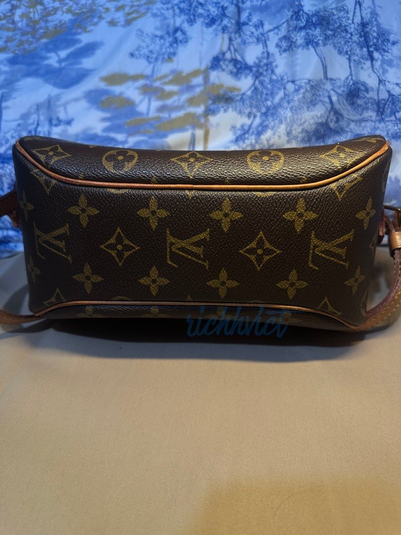 Monogram Canvas Crossbody Bag (Category: Luxury Bags & Wallets) located in Manila. Submitted by richhvict (Listing ID 1449298538, Image 3). Description: ✨ Louis Vuitton Blois Monogram Crossbody Bag 🤎 If you’re looking for that classic LV girlie vibe, this one’s for you. 🤍 Super timeless and bagay sa everyday fits or pang-date night. A true staple that never goes out of style. 👜 Louis Vuitton Blois Monogram Bag 📍 Bought in Japan (2022) Details