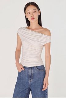 (Category: ) located in . Submitted by clearmywardrobeplssssss (Listing ID 1449283646, Image 1). Description: .