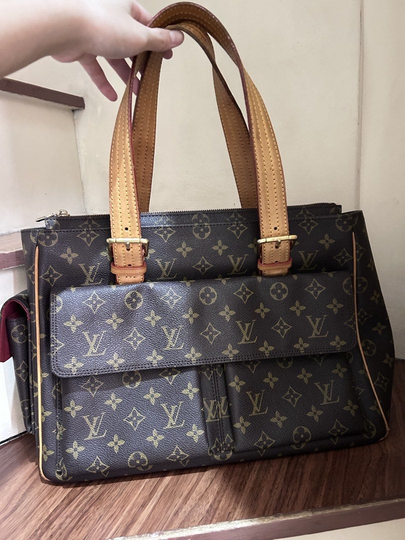 Lv Multipli Cite Bag (Category: Luxury Bags & Wallets) located in Manila. Submitted by prelovedwithmaui (Listing ID 1449324246, Image 1). Description: Elevate your daily carry. 👜 A timeless monogram style that speaks for itself. Disclaimer: Sold as is Yours for ₱3,000 php only! Message to negotiate. 🤎.