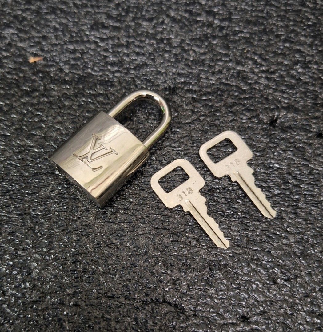 LV Padlock (surplus) (Category: Everything Else Others) located in Makati City. Submitted by hookvault (Listing ID 1449233285, Image 1). Description: LV Padlock Set With Code from Japan surplus as is po,pero working naman ,like new.