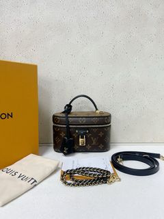 (Category: ) located in . Submitted by jscollectionbags (Listing ID 1449226060, Image 1). Description: .