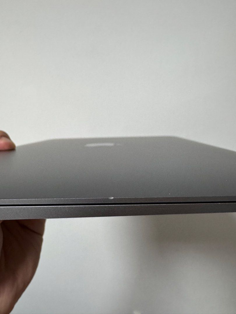 Macbook Air M1507601629522186242