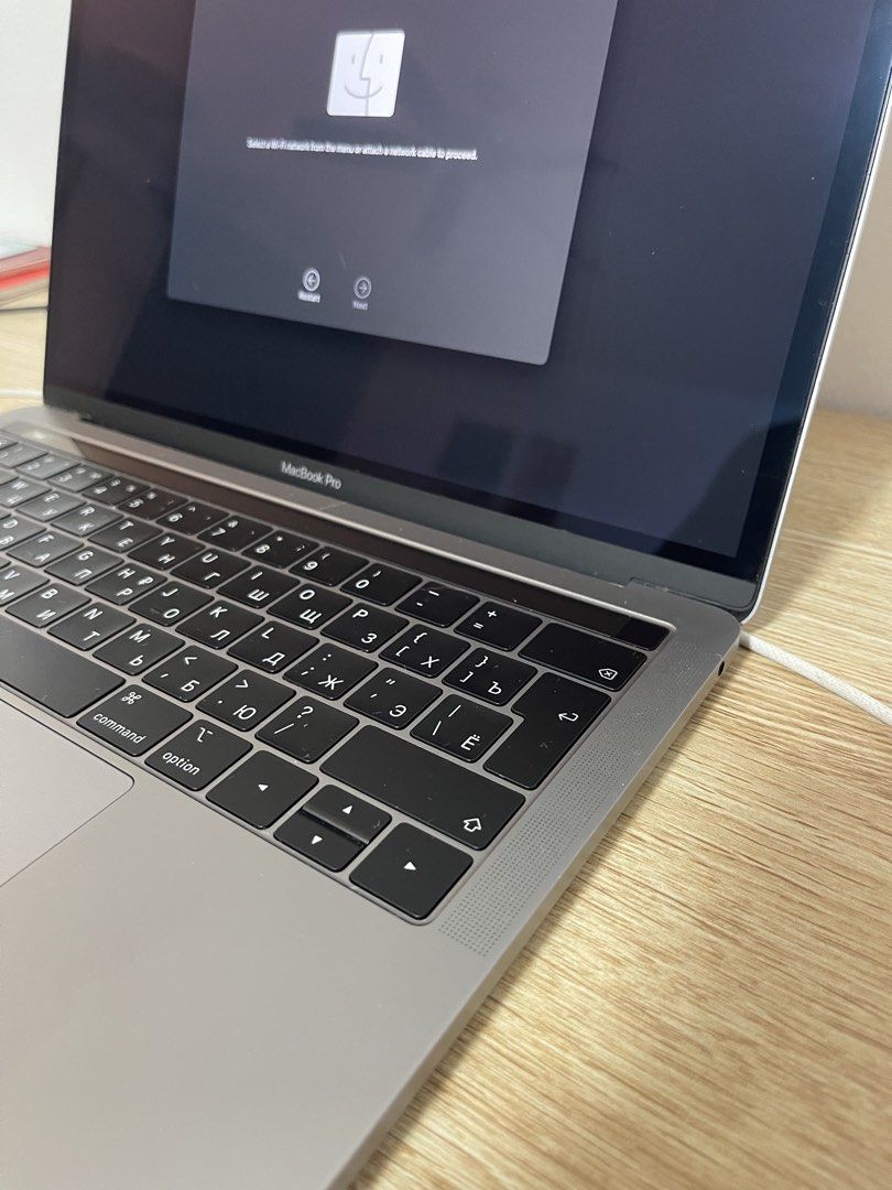 MacBook Pro 2019 i5 13 inch507471446514739201