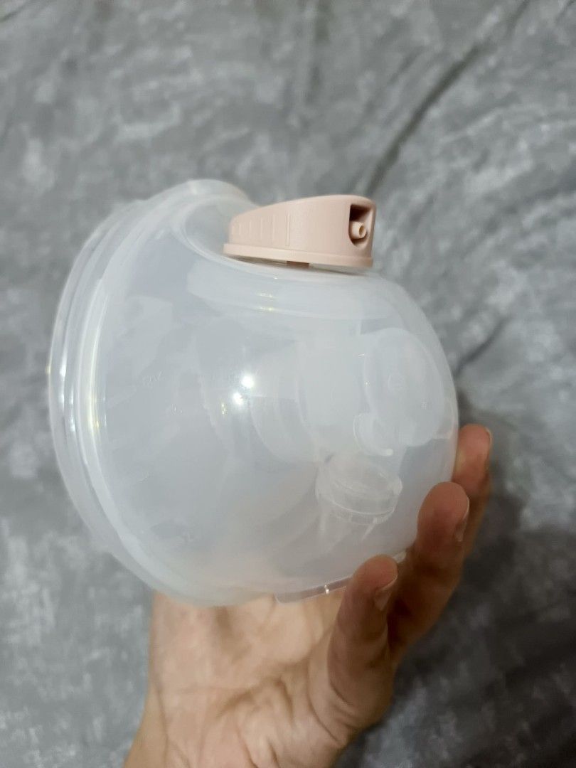 Mamme Bestie collection cups (Category: Breastfeeding & Bottle Feeding) located in Baguio. Submitted by melzari (Listing ID 1449205326, Image 2). Description: 🌷Mamme Bestie hands free cups - Set of breast pump flanges - Clear plastic and silicone, like new - Ideal for pumping sessions - Used for 4-5x only mas bet ni bestie hard flange Cleaned , sterelized and ready for new owner LP POSTED 🌷for sale pair na po 🌷can do shipping via jnt.