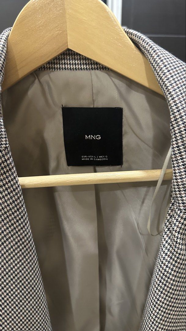 mango coat (Category: Coats, Jackets and Outerwear) located in Pulau Langkawi. Submitted by tichaameow (Listing ID 1449260058, Image 2). Description: mango (extra button available) normal price RM350+ to let go rm160.