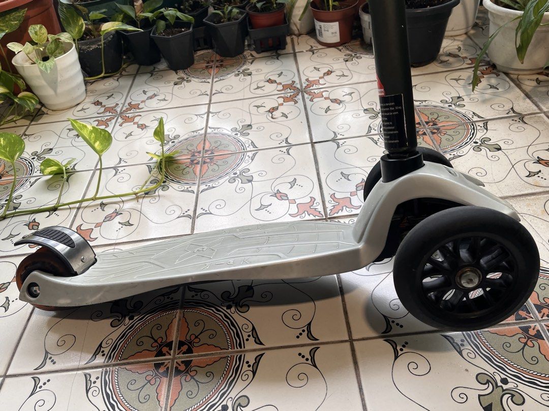 Maxi Micro Deluxe 3-Wheel Scooter for Kids (Category: Skates, Rollerblades & Scooters) located in Quezon City. Submitted by more2share.ctyt70368 (Listing ID 1449251713, Image 3). Description: - Authentic Maxi Micro Deluxe Scooter - premium brand - USA bought - 3-wheel scooter - Adjustable handle bar height - Rides smooth - Easy steering for smooth maneuverability - Great for outdoor and indoor * No handle grips * Bar markings/logos faded * Wheels