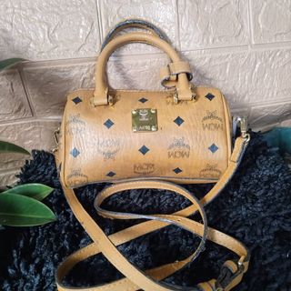 (Category: ) located in . Submitted by dione_closet503 (Listing ID 1449233761, Image 1). Description: .