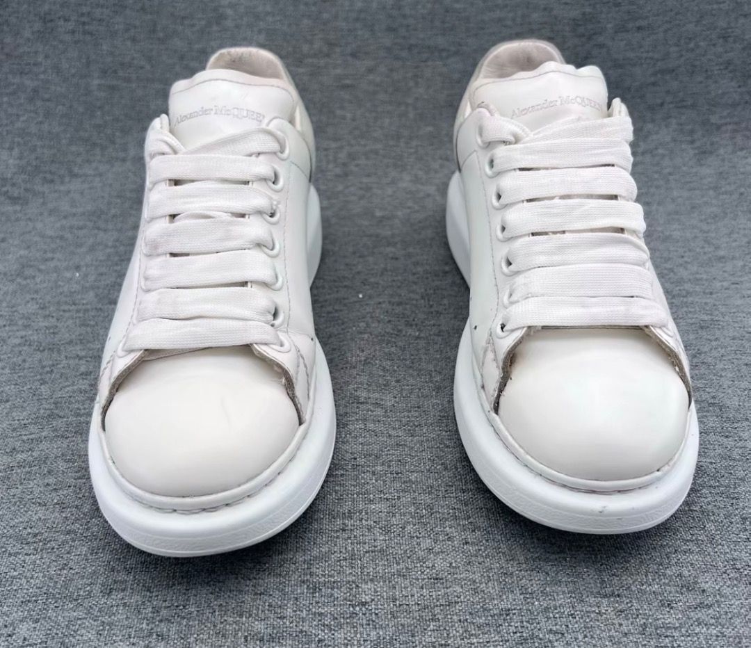 由 wd.select.shop (刊登 ID 1449160146，圖片 3) 提交，位於 桃園市 (Taoyuan) 的 McQueen 小白鞋 (類別：精品鞋款)，說明：*商品約五至七天到台 *保證正品歡迎驗貨 *精品代購 【商品】: 小白鞋 【狀況】: 如圖 【尺寸】: 37.5 【價格】: 5880 【備註】：匯款後7-11店到店+60。