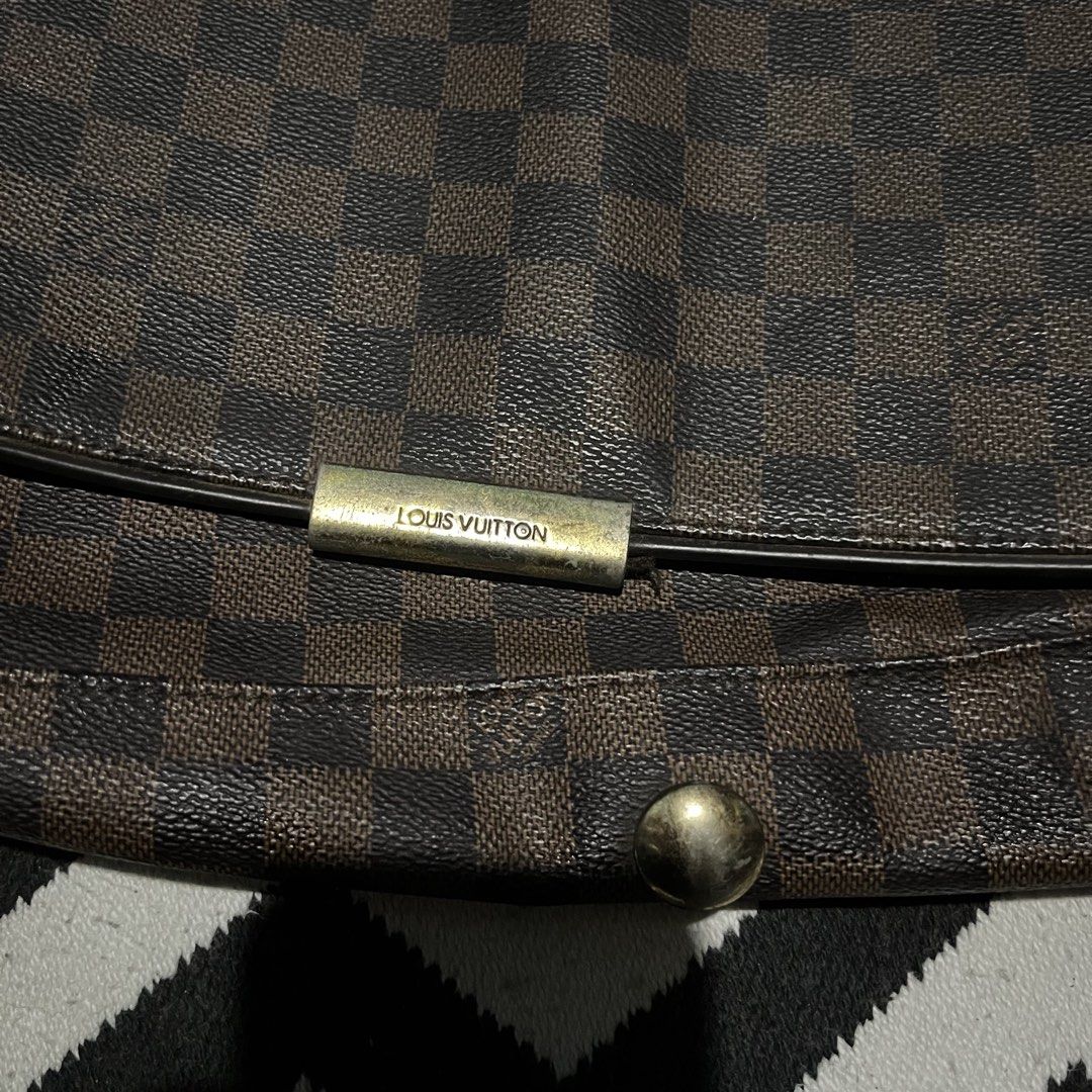 messenger bag or laptop bag (Category: Luxury Bags & Wallets) located in Manila. Submitted by seven.stitch (Listing ID 1449250387, Image 2). Description: lv bag messenger bag or laptop bag .