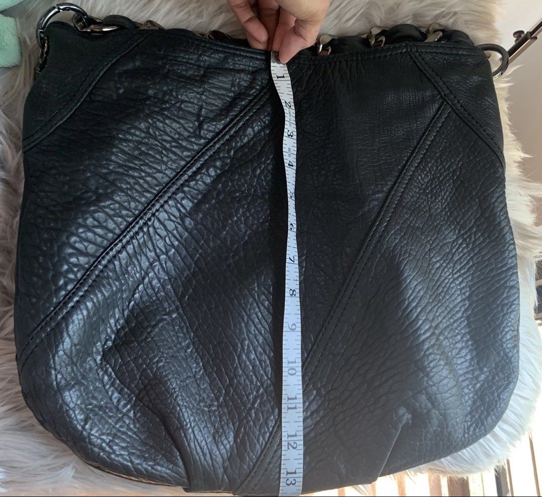 Michael Kors Bag (Category: Luxury Bags & Wallets) located in Malolos. Submitted by flapnbloom.ph (Listing ID 1449326464, Image 2). Description: Michael Kors hobo style pebbled leather .