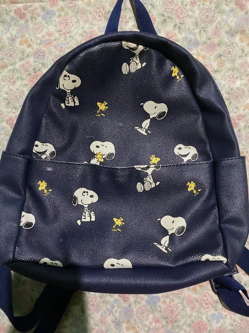 MINISO snoopy navy blue bag/backpack (Category: Backpacks) located in Manila. Submitted by uncertainly (Listing ID 1449270365, Image 1). Description: cute backpack with snoopy and woodstock print >< has 2 zip closures and 2 side pockets ∵∴ ୨୧ ∴∵∴ ୨୧ ∴∵∴ ୨୧ ∴∵ 𖦹 minor scuffs ㅠㅠ vv noticeable lang if tinitigan xD (it can also be covered w leather paint !) 𖦹 ⤷ check last pic for flaws 𖦹 feel free to make offer but no lowballing pls ㅠㅠ 𖦹 mop: GCa