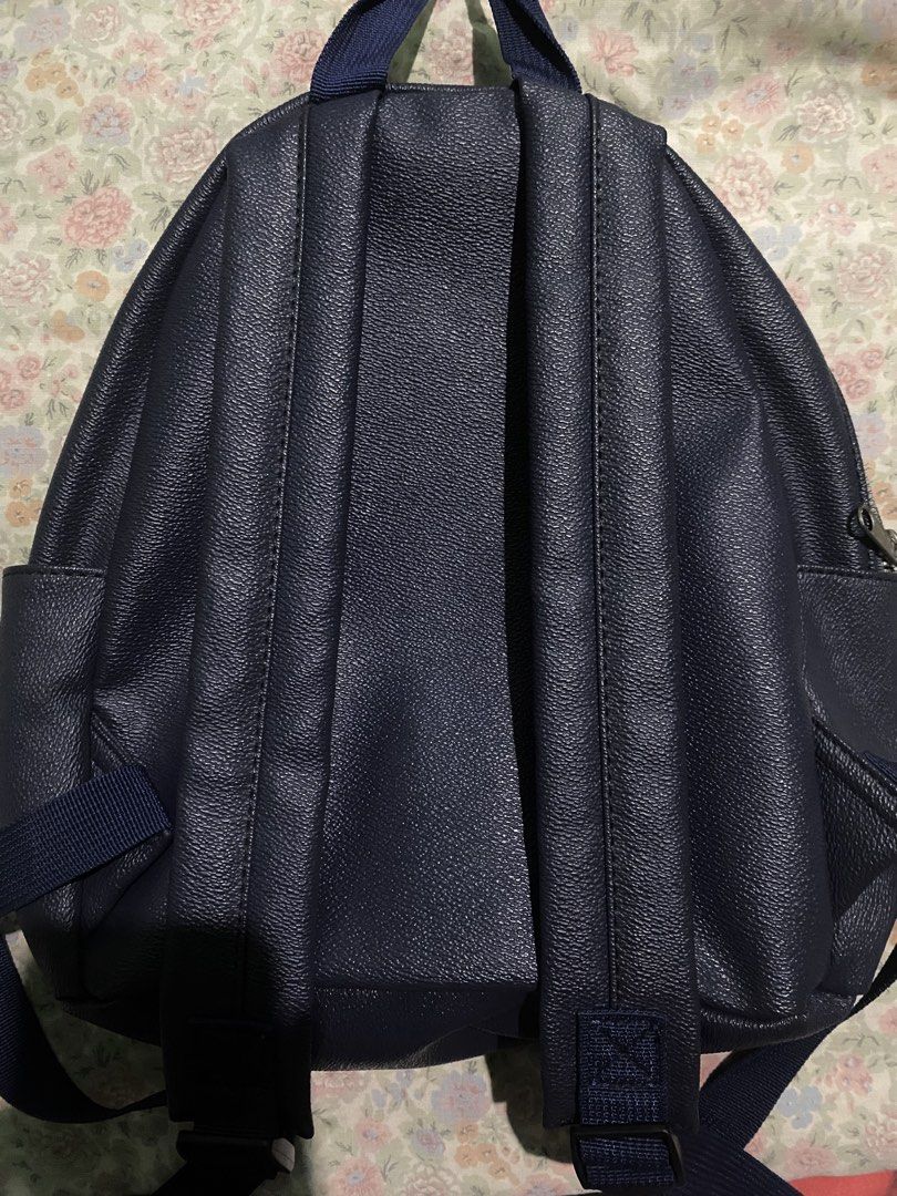 MINISO snoopy navy blue bag/backpack (Category: Backpacks) located in Manila. Submitted by uncertainly (Listing ID 1449270365, Image 2). Description: cute backpack with snoopy and woodstock print >< has 2 zip closures and 2 side pockets ∵∴ ୨୧ ∴∵∴ ୨୧ ∴∵∴ ୨୧ ∴∵ 𖦹 minor scuffs ㅠㅠ vv noticeable lang if tinitigan xD (it can also be covered w leather paint !) 𖦹 ⤷ check last pic for flaws 𖦹 feel free to make offer but no lowballing pls ㅠㅠ 𖦹 mop: GCa