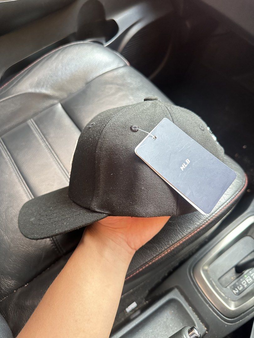 MLB Cap (Category: Cap & Hats) located in Tanjong Malim. Submitted by revaultemy (Listing ID 1449212113, Image 2). Description: Brand new.