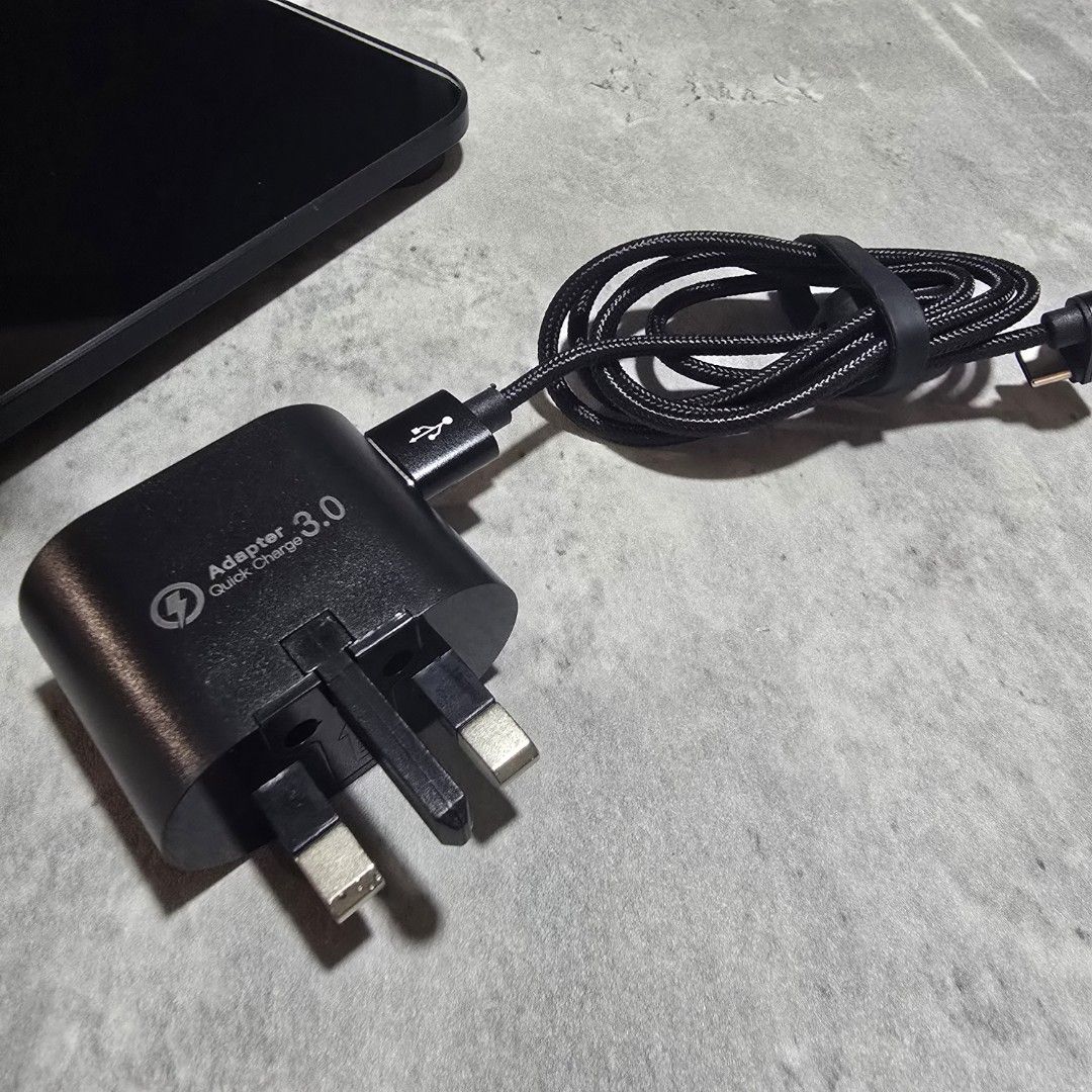 Monitor with Adjustable Stand – Excellent Condition507481956413624326