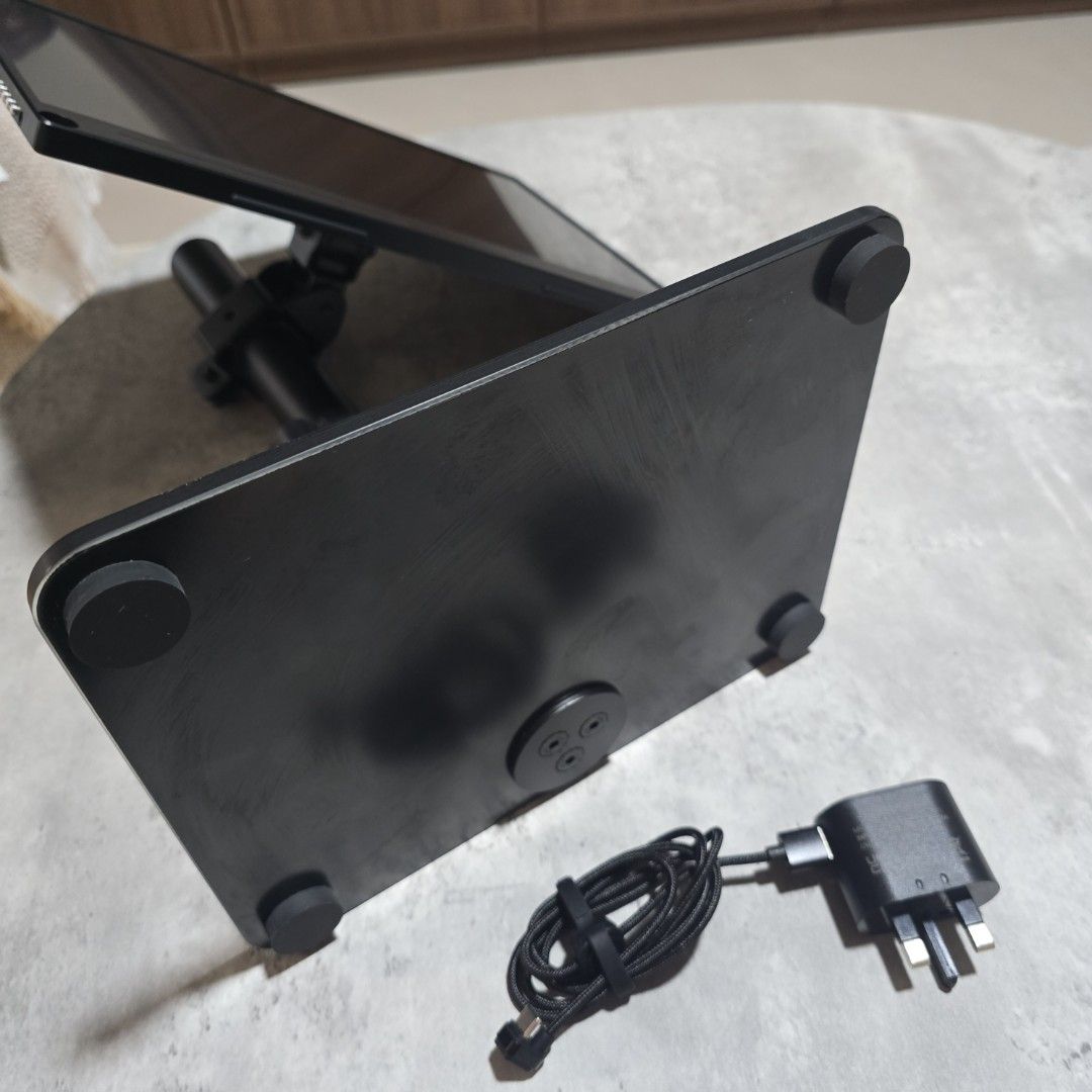 Monitor with Adjustable Stand – Excellent Condition507481956413624329
