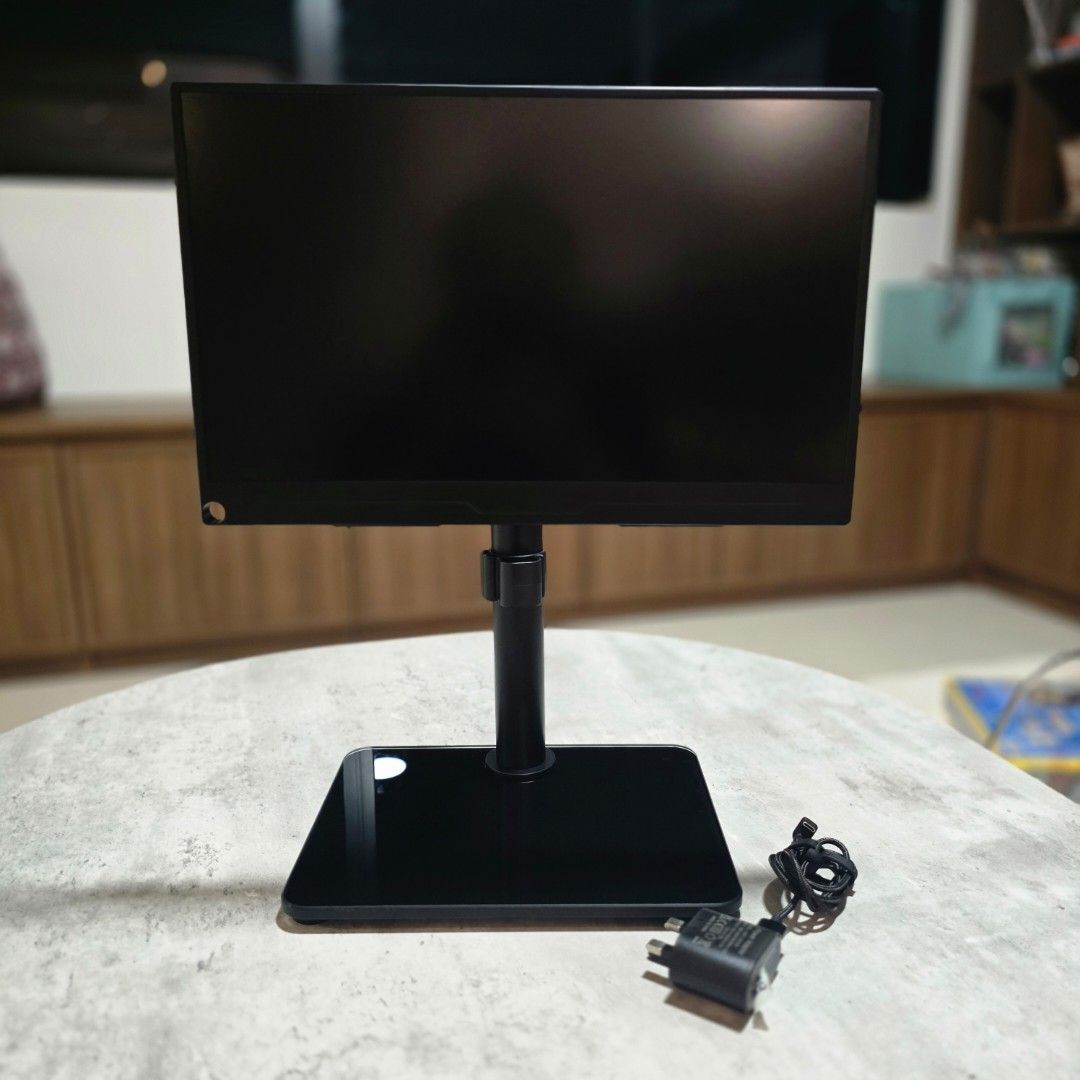 Monitor with Adjustable Stand – Excellent Condition507481956413624322