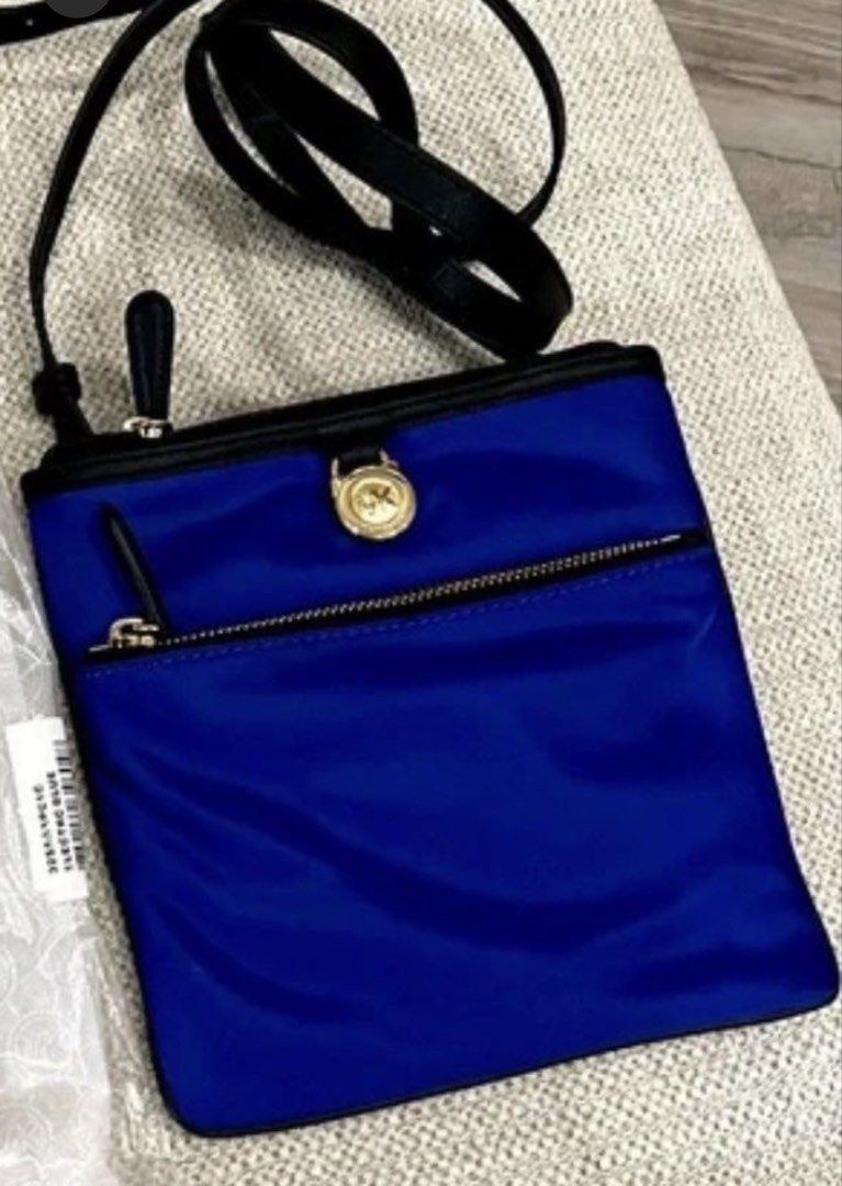 Muchael kors sling bag (Category: Cross-body Bags) located in Pasay City. Submitted by taptooload (Listing ID 1449129353, Image 1). Description: Michael kors sling bag very nice in actual.