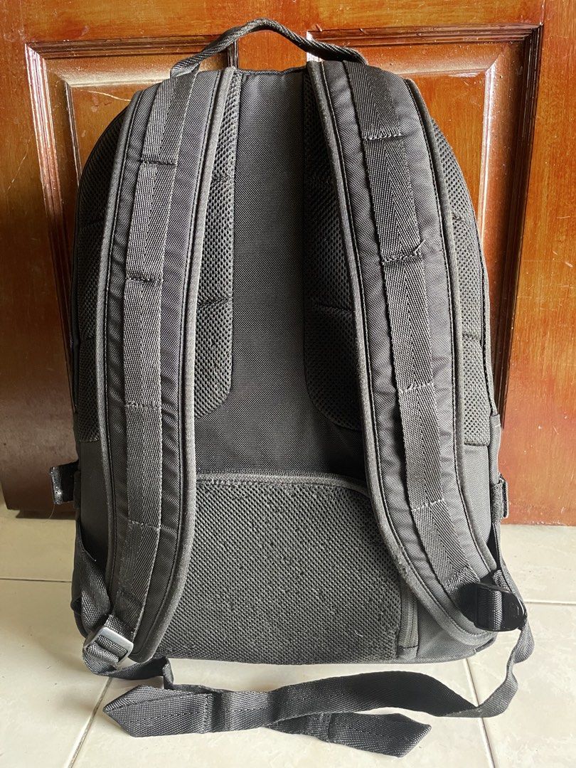 New Balance backpack (Category: Backpacks) located in Kuala Lumpur. Submitted by fahmiizwan01 (Listing ID 1449158708, Image 2). Description: .