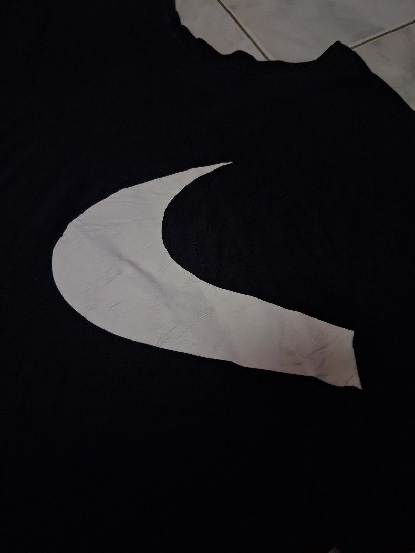 Nike big swoosh tshirt (Category: Tshirts & Polo Shirts ) located in Giporlos. Submitted by berniee21 (Listing ID 1449185398, Image 2). Description: .