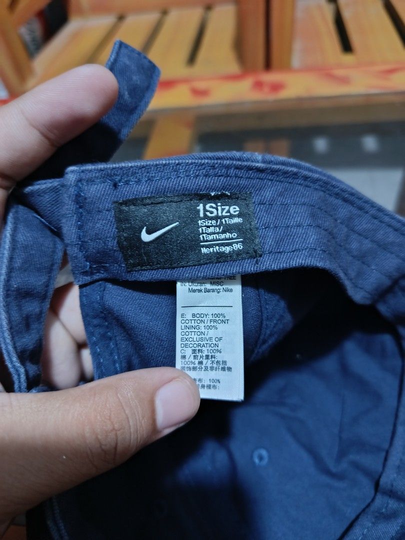 Nike Navy Blue Heritage 86 Cap (Category: Caps & Hats) located in Jasaan. Submitted by eliwhomp (Listing ID 1449279868, Image 3). Description: - Classic navy blue Nike cap - Iconic embroidered Nike swoosh logo - Adjustable strap for a comfortable fit - Made from 100% cotton - Ideal for everyday wear.