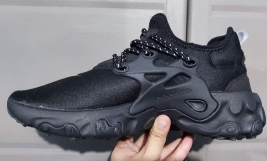 Nike React Presto Black Men 7.5 us (Category: Sneakers) located in Cainta. Submitted by patrickwilsonstore (Listing ID 1449321617, Image 3). Description: - Brand: Nike - Model: React Presto - Size: Men's - Features: Unique lacing system, comfortable React sole - Condition: Comes with original box - Ideal for: Everyday wear, athletic activities size 7.5 us bnew with box 3,350.