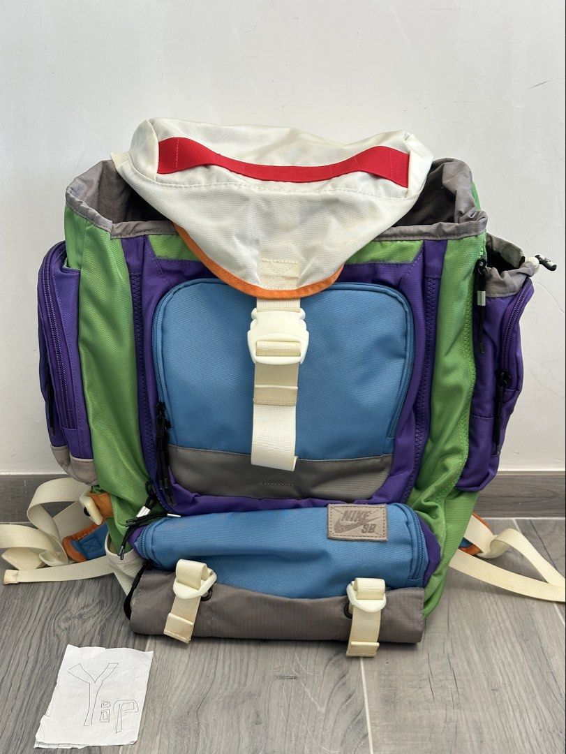 Nike SB “Buzz Lightyear” Backpack (Dunk low air force air max air Jordan undercover clot) （分類：背包）位於 Hong Kong。 由 yipyyt 提交（商品編號 1449206255，圖片 1）。簡介： Nike SB “Buzz Lightyear” Backpack 經典巴斯光年配色 收藏多年 未使用 帆布料依然挺身 自覺整體新淨 如圖 連腰帶 $3680。