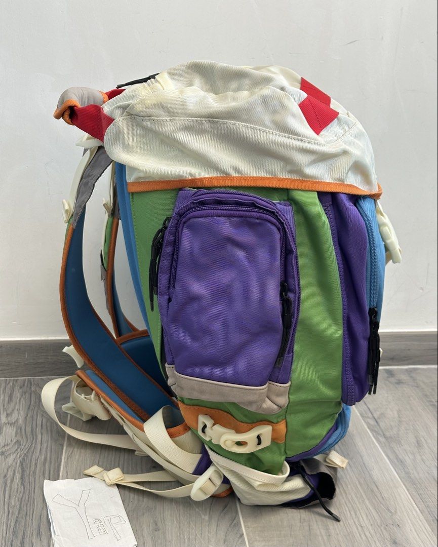 Nike SB “Buzz Lightyear” Backpack (Dunk low air force air max air Jordan undercover clot) （分類：背包）位於 Hong Kong。 由 yipyyt 提交（商品編號 1449206255，圖片 4）。簡介： Nike SB “Buzz Lightyear” Backpack 經典巴斯光年配色 收藏多年 未使用 帆布料依然挺身 自覺整體新淨 如圖 連腰帶 $3680。