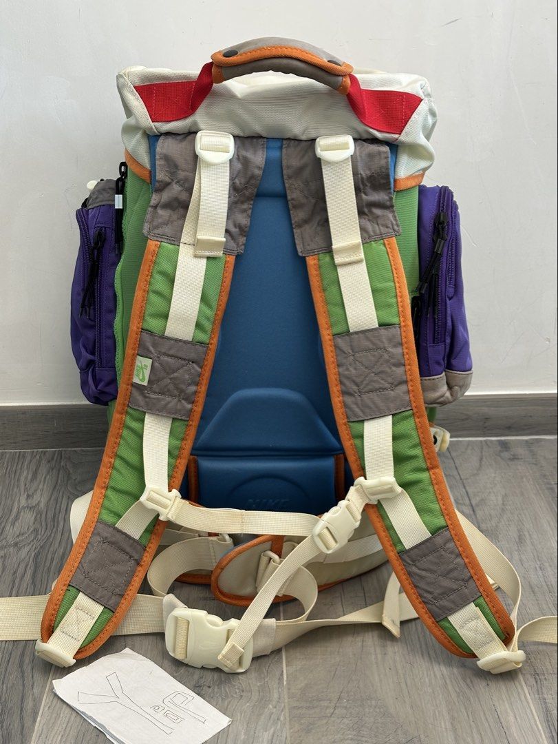 Nike SB “Buzz Lightyear” Backpack (Dunk low air force air max air Jordan undercover clot) （分類：背包）位於 Hong Kong。 由 yipyyt 提交（商品編號 1449206255，圖片 2）。簡介： Nike SB “Buzz Lightyear” Backpack 經典巴斯光年配色 收藏多年 未使用 帆布料依然挺身 自覺整體新淨 如圖 連腰帶 $3680。