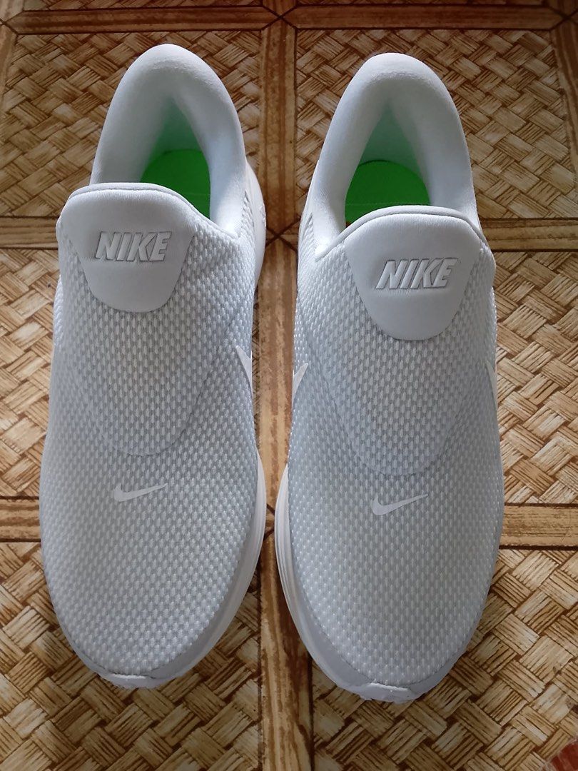 Nike Slip-On Sneakers White (Category: Sneakers) located in Bacoor. Submitted by jayps07 (Listing ID 1449238221, Image 2). Description: - White Nike slip-on sneakers - Easy to wear, just slide on - Breathable mesh upper - Light blue accent on the sole - Includes original Nike box - Ideal for everyday wear.
