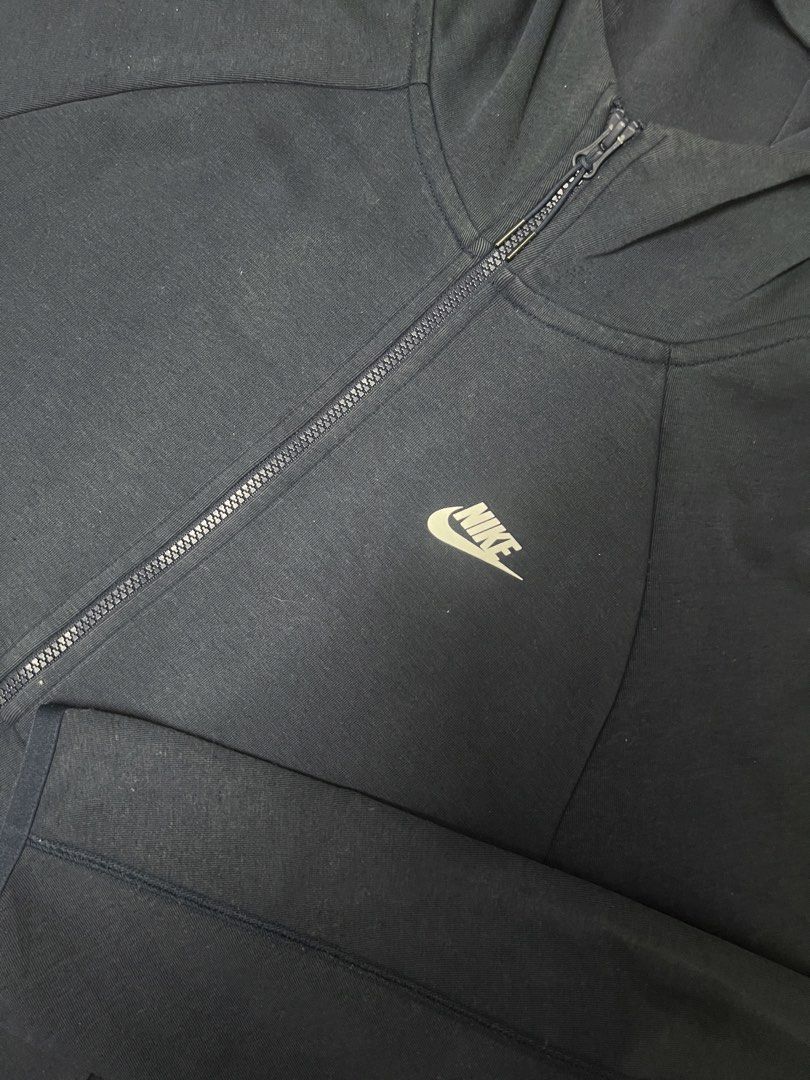 NIKE TECH FLEECE FULL ZIP HOODIE (Category: Coats, Jackets and Outerwear) located in Caloocan City. Submitted by gothrifted (Listing ID 1449127392, Image 2). Description: NIKE TECH FLEECE FULL ZIP HOODIE - thrifted - size XL - dimes: 23x27 - fair condition - issue: minimal color fading *color may vary due to lighting .