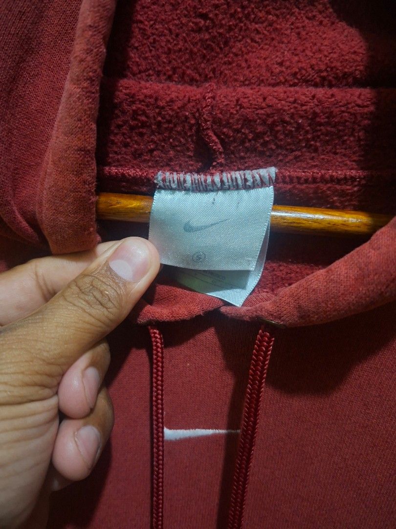 Nike Vintage hoodies aspack (Category: Hoodies) located in Paranaque City. Submitted by stufflykdat (Listing ID 1449112850, Image 2). Description: - Grey Nike Hoodie - Vintage feel - Classic Nike logo on chest - Made in USA - Size L - Great for casual wear.