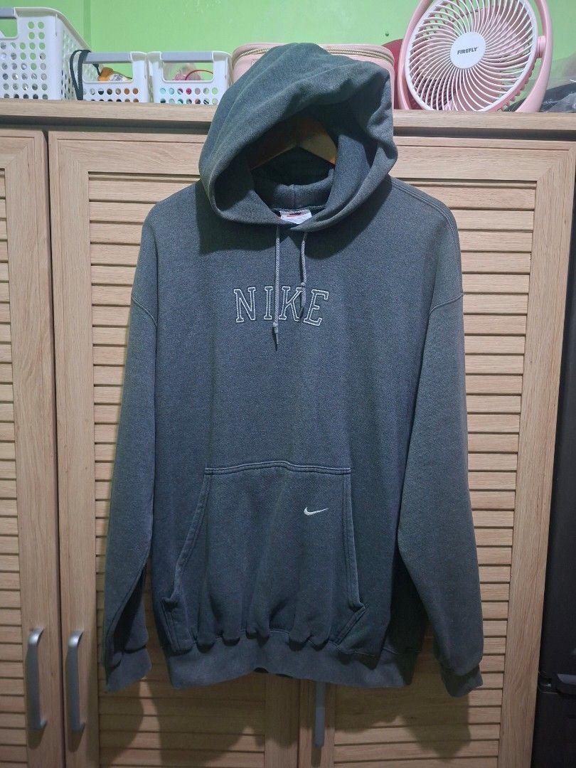 Nike Vintage hoodies aspack (Category: Hoodies) located in Paranaque City. Submitted by stufflykdat (Listing ID 1449112850, Image 3). Description: - Grey Nike Hoodie - Vintage feel - Classic Nike logo on chest - Made in USA - Size L - Great for casual wear.