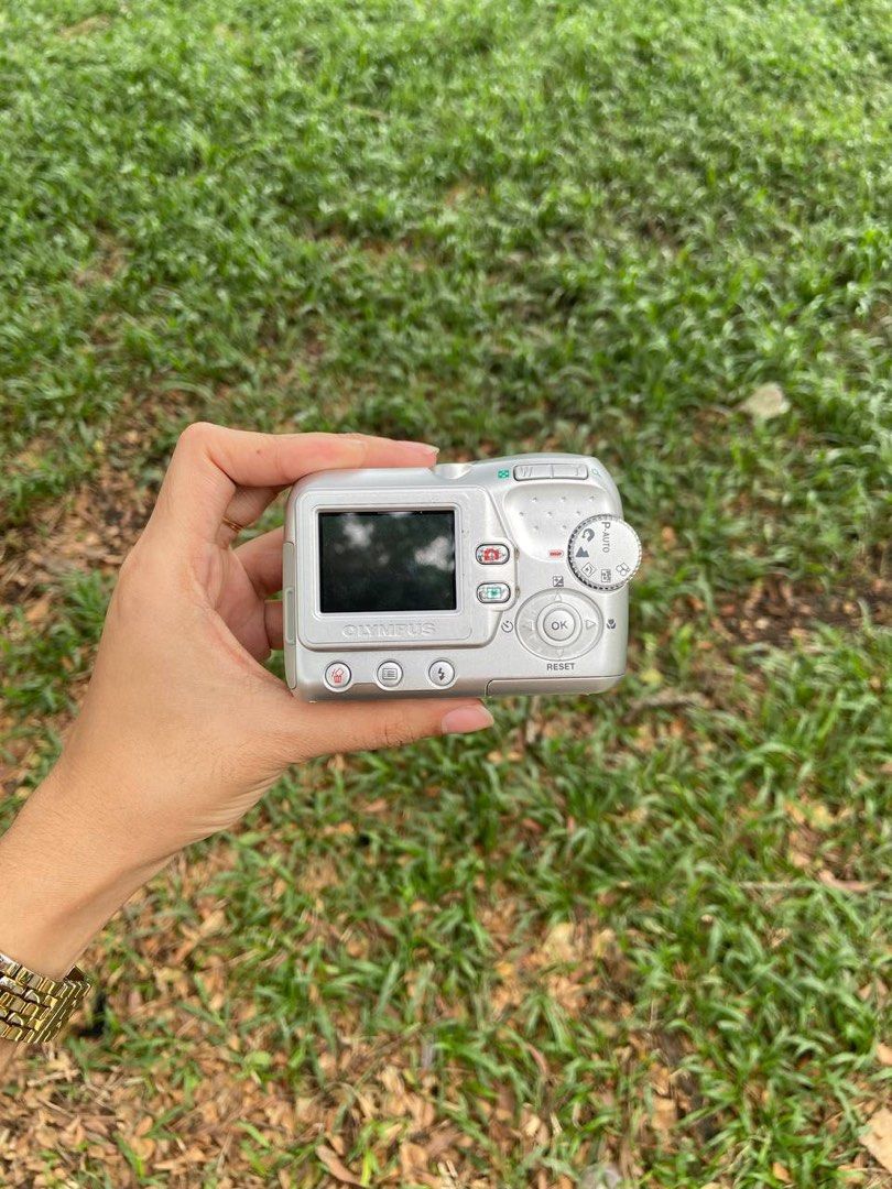 Olympus CAMEDIA D-535 ZOOM (Category: Cameras) located in Davao. Submitted by timelessfilm.co (Listing ID 1449115470, Image 2). Description: Olympus CAMEDIA D-535 ZOOM 🎞️ 3.2 megapixel 🎞️ 3x optical zoom 🎞️ Great condition (9.5/10) 🎞️ No signs of usage 🎞️ No issues, fully functional 🎞️ Clean lens 🎞️ With batteries Click for sample photos ———> #olympusd535 ✨Mode of payment: BPI or Gcash.