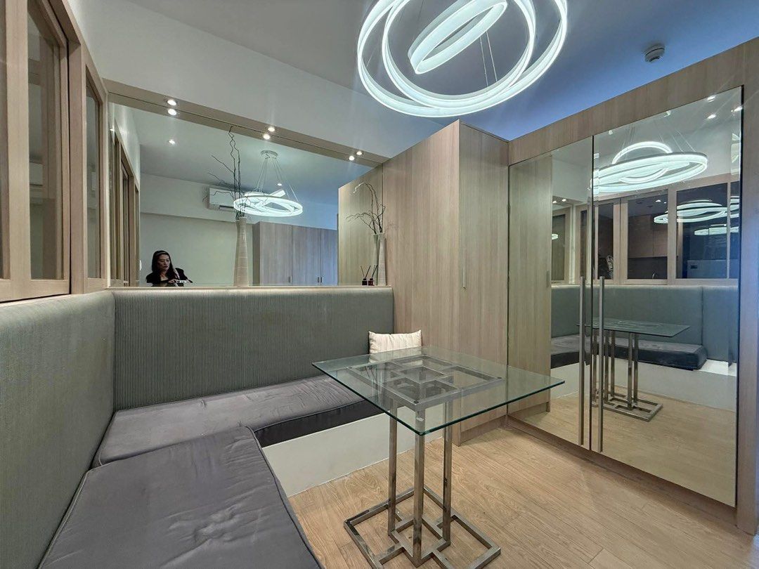 One Shangrila Place Studio for Lease (Category: Apartments & Condos) located in Manila. Submitted by steffie.yu (Listing ID 1449133476, Image 2). Description: ‼️For Lease ‼️ Well maintained 45 square meters and nicely furnished studio With majestic view of the makati skyline Dramatic sunset view Fully equipped kitchen 1 toilet and bath 💯Brand New Aircon ✅Lease Rate : Php 45,000 negotiable #oneshangrilaplacestudio #OSP #oneshang #oneshangforlease