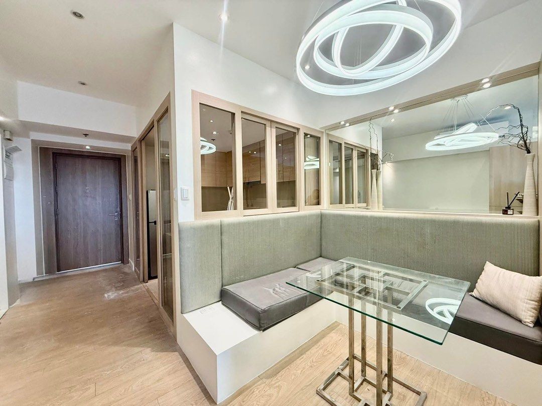 One Shangrila Place Studio for Lease (Category: Apartments & Condos) located in Manila. Submitted by steffie.yu (Listing ID 1449133476, Image 1). Description: ‼️For Lease ‼️ Well maintained 45 square meters and nicely furnished studio With majestic view of the makati skyline Dramatic sunset view Fully equipped kitchen 1 toilet and bath 💯Brand New Aircon ✅Lease Rate : Php 45,000 negotiable #oneshangrilaplacestudio #OSP #oneshang #oneshangforlease