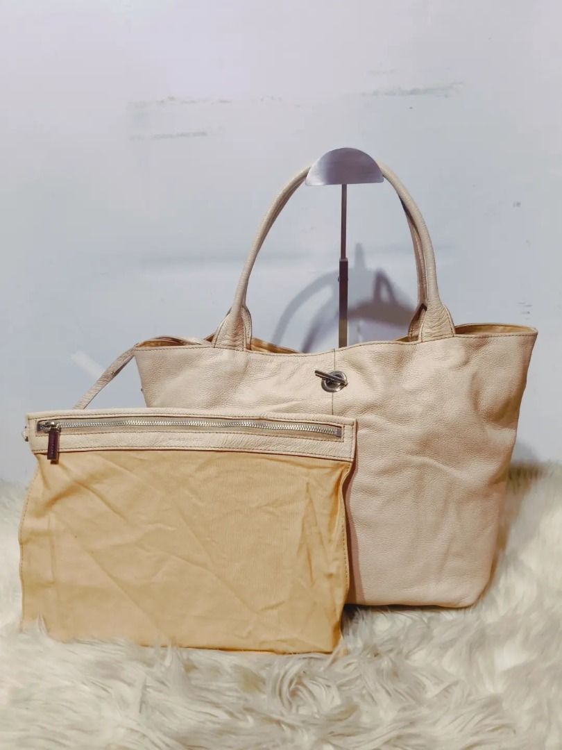 Original RABEANCO Leather Tote Bag with Pouch (Category: Tote Bags) located in Cabuyao City. Submitted by your____lux____shop (Listing ID 1449287246, Image 1). Description: Sale❗Sale❗Sale❗ ₱2,280 Original RABEANCO ALEX w/ large detachable pouch Beige Large Pure genuine leather 📌First to pay.