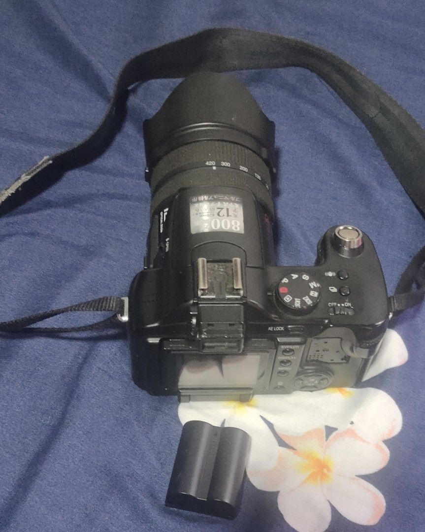 Panasonic Lumix 12x Optical Zoom Digital Camera [PLS READ DESCRIPTION] (Category: Cameras) located in Quezon City. Submitted by ayatooooo (Listing ID 1449133465, Image 3). Description: - what you see is what you get, dm for questions - with issue, sticky and viewfinder is not working - hindi masyadong na test ibang function since na lowbatt yung battery - included 1 battery - sa last yung sample pics STRICTLY NO REFUND.